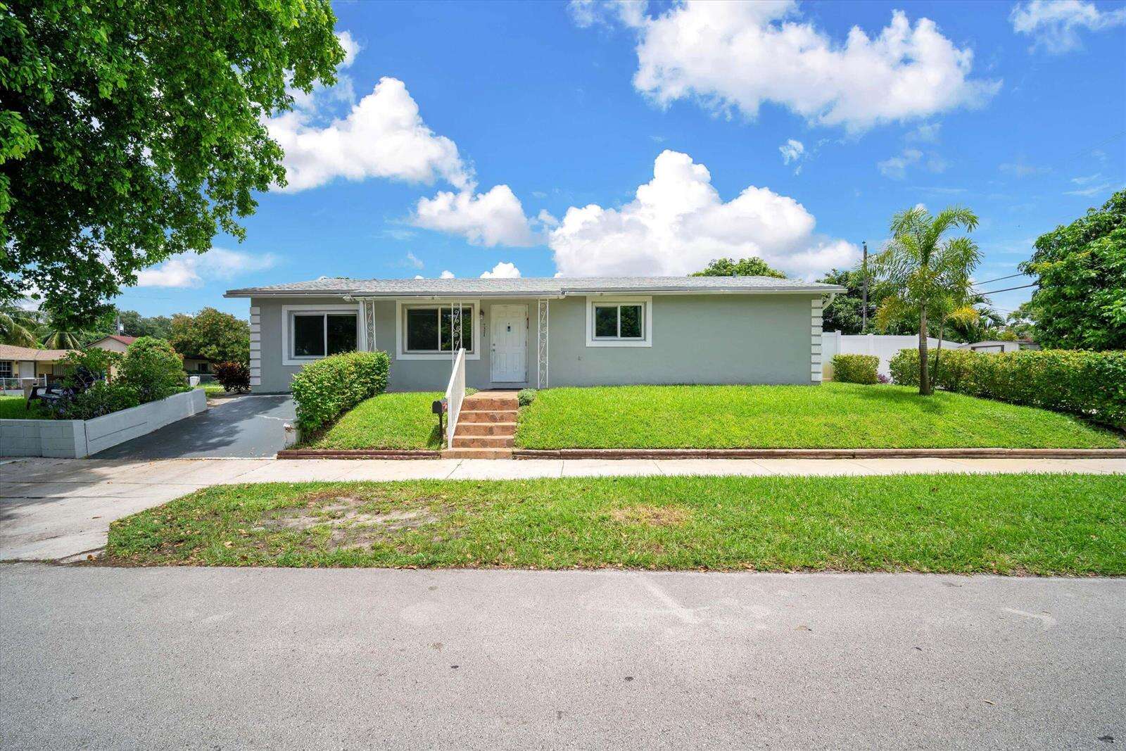 7321 Cody, Hollywood, FL 33024 - For Sale photo 1
