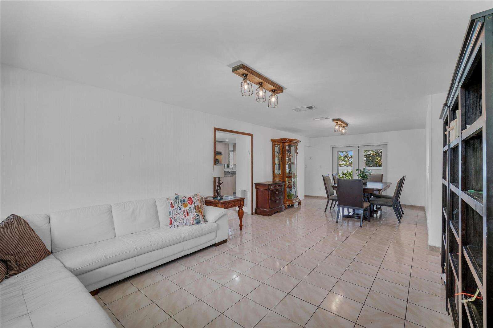 7321 Cody, Hollywood, FL 33024 - For Sale photo 3