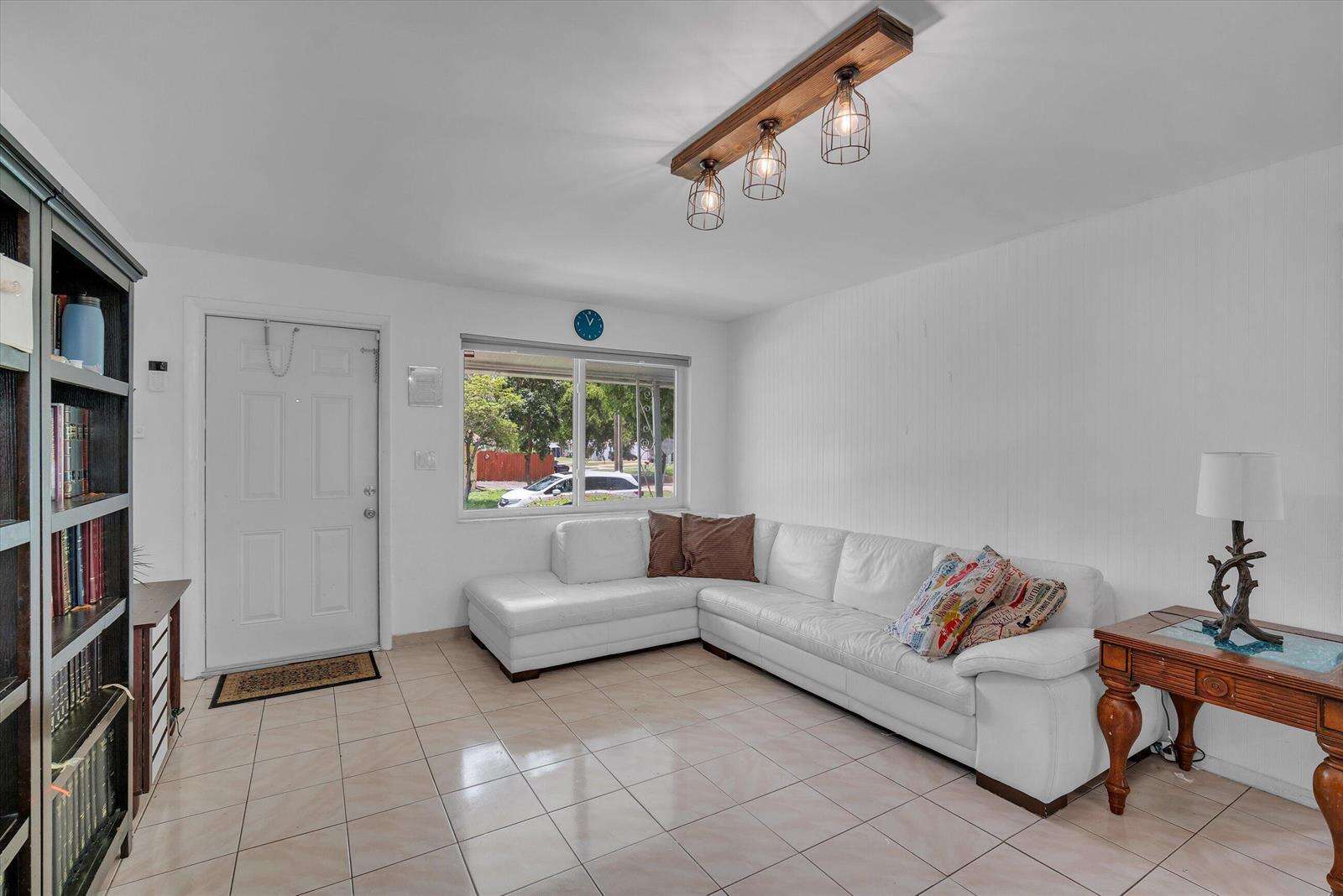 7321 Cody, Hollywood, FL 33024 - For Sale photo 4