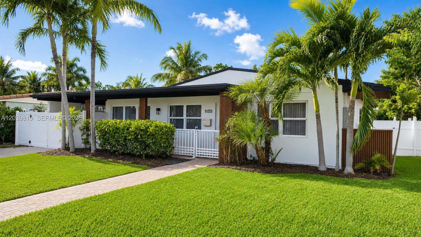 1155 Hayes St, Hollywood, FL 33019 - For Sale photo 1