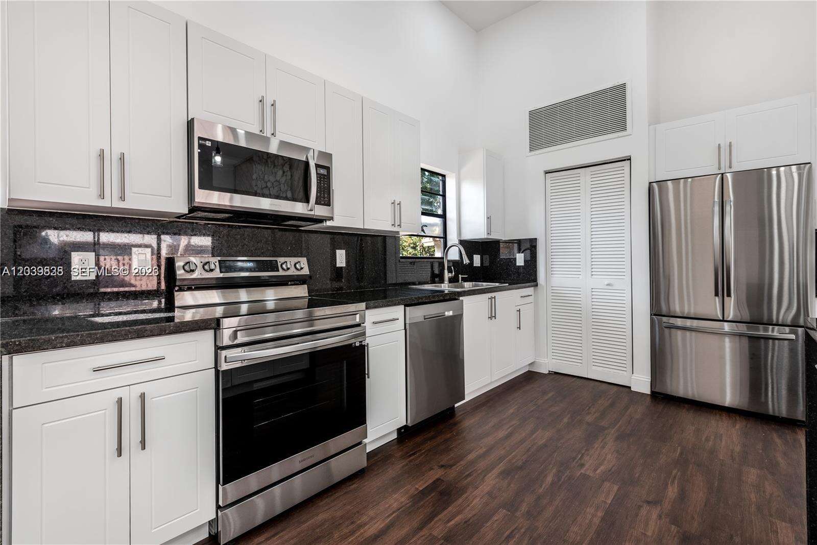 601 Leslie Dr, Hallandale Beach, FL 33009 - For Sale photo 1
