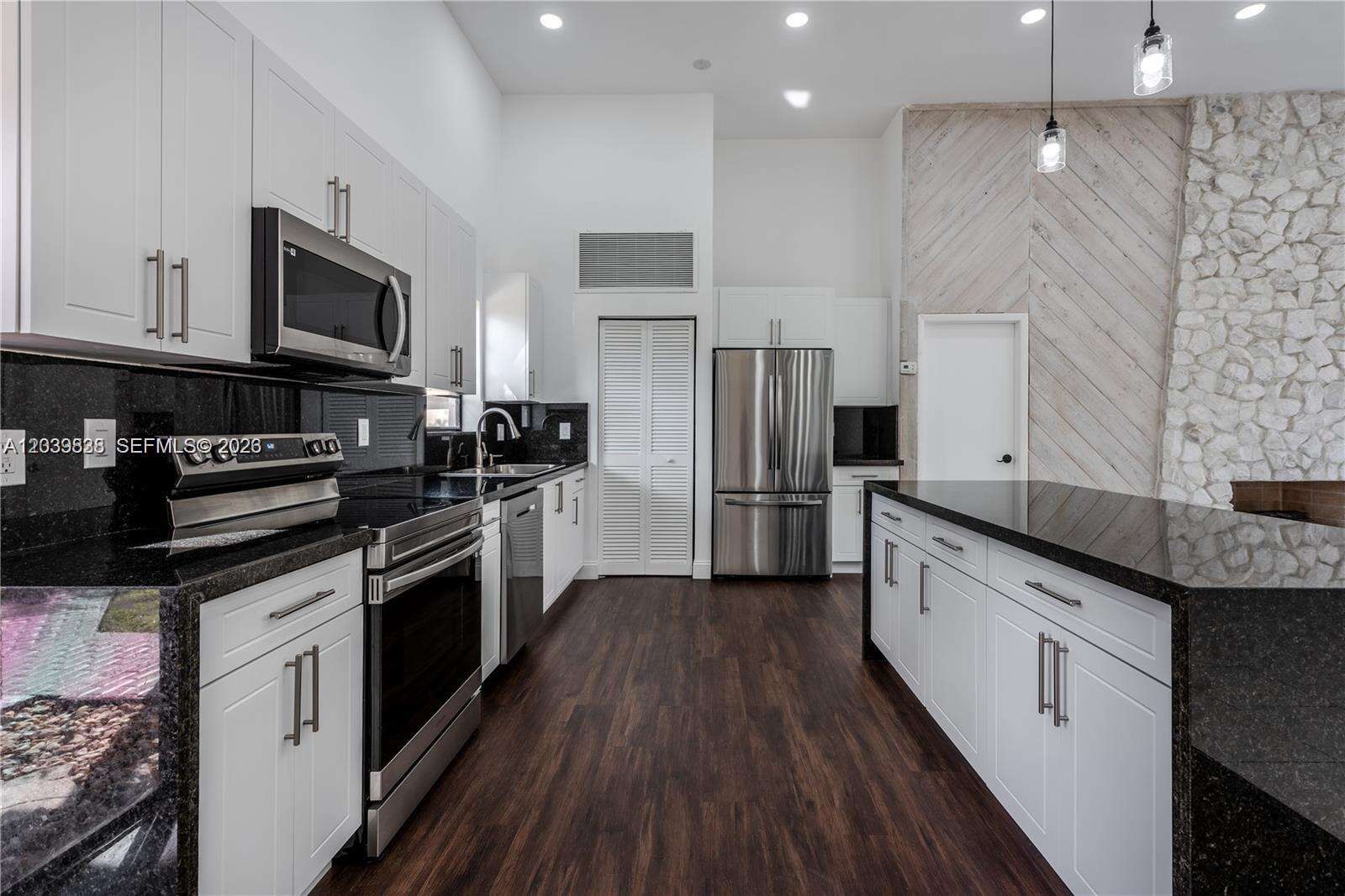 601 Leslie Dr, Hallandale Beach, FL 33009 - For Sale photo 2