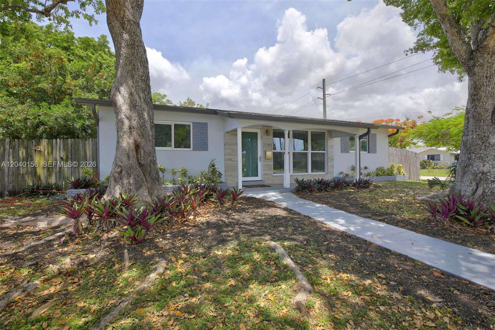 2220 40th Ave, Hollywood, FL 33021 - For Sale photo 2