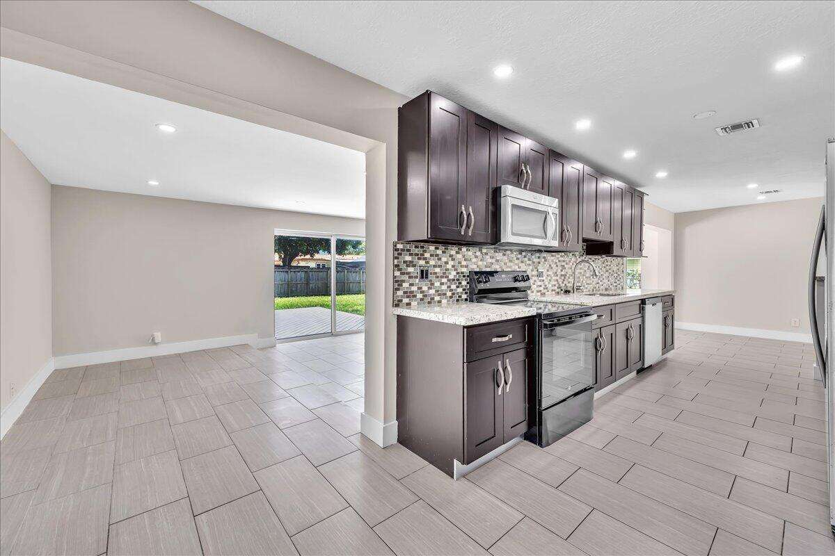 611 Highland, Hollywood, FL 33021 - For Sale photo 10