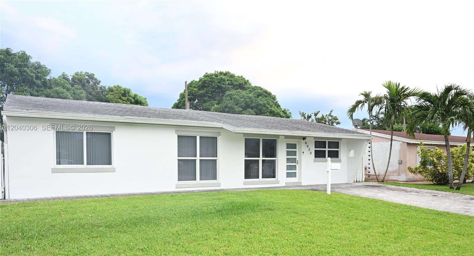 6930 Coolidge St, Hollywood, FL 33024 - Pending Sale photo 1
