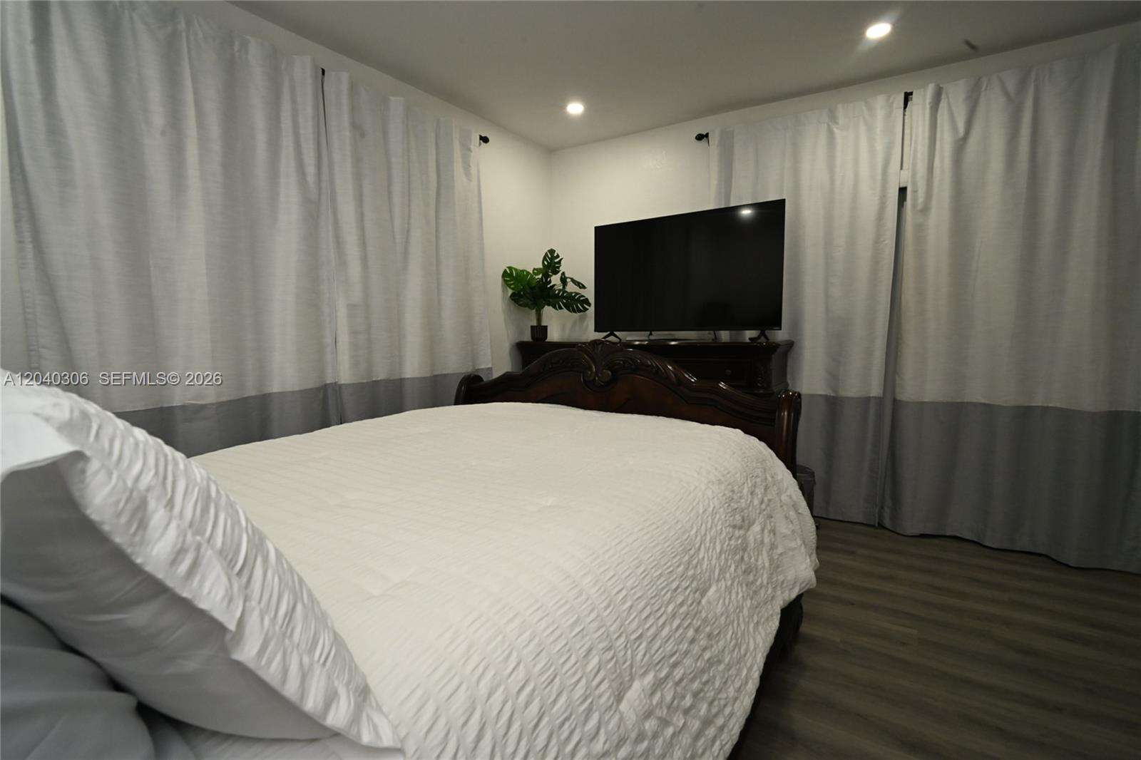 6930 Coolidge St, Hollywood, FL 33024 - Pending Sale photo 14