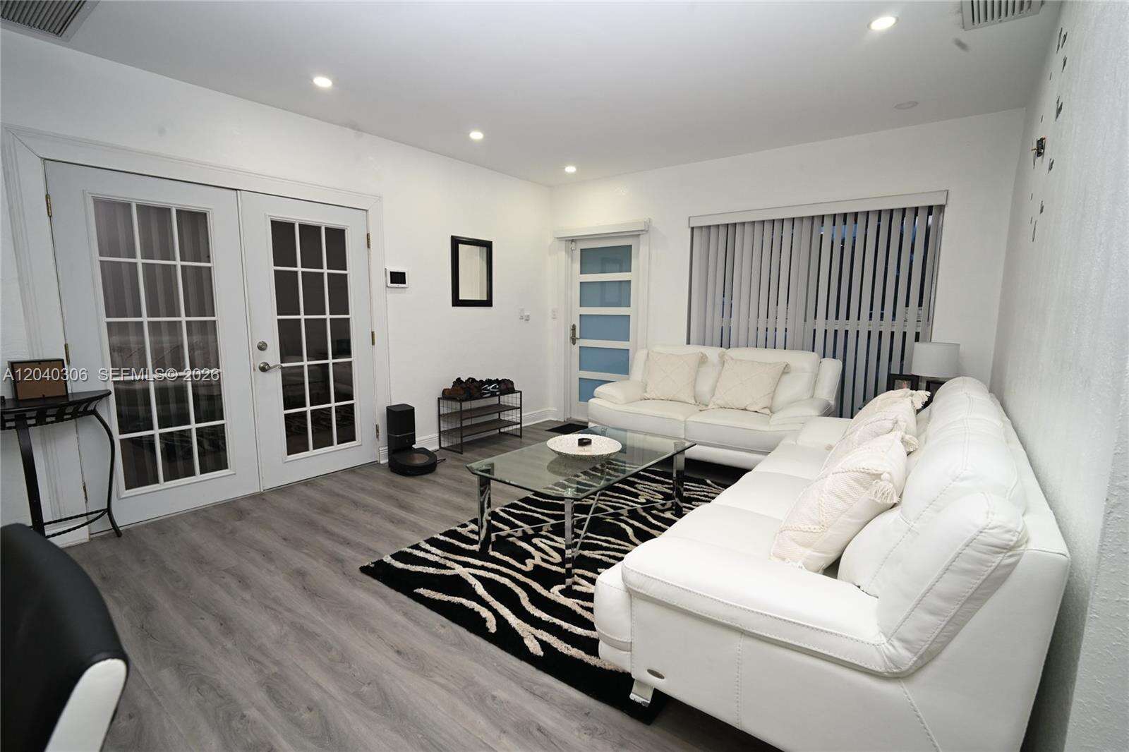 6930 Coolidge St, Hollywood, FL 33024 - Pending Sale photo 4