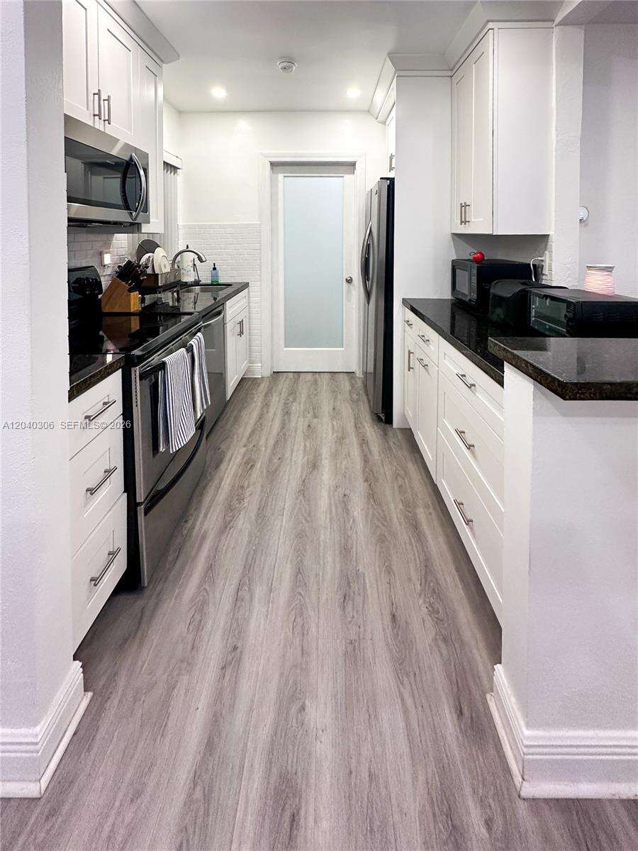 6930 Coolidge St, Hollywood, FL 33024 - Pending Sale photo 6
