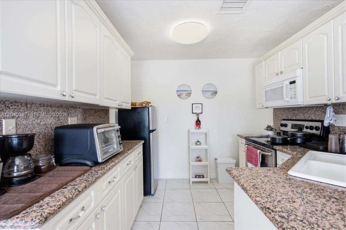 10450 19th St, Pembroke Pines, FL 33026 - For Sale photo 8