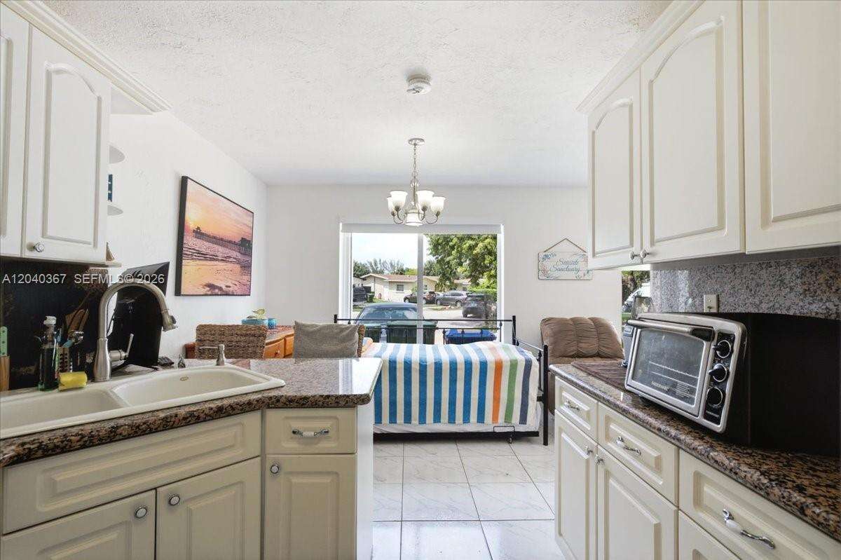 10450 19th St, Pembroke Pines, FL 33026 - For Sale photo 9
