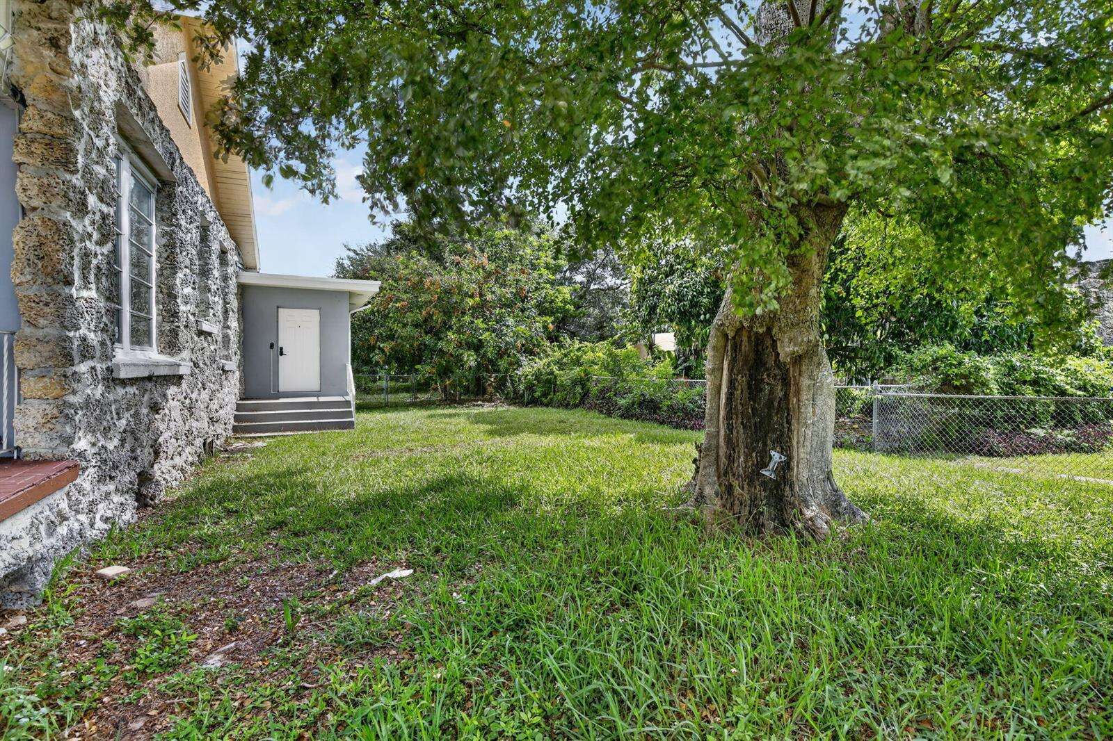 2465 Taylor, Hollywood, FL 33020 - For Sale photo 28