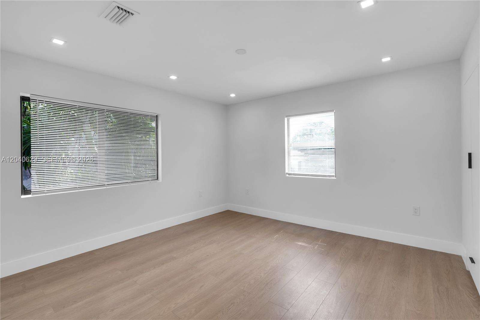 337 28th St, Miami Beach, FL 33140 - For Sale photo 20