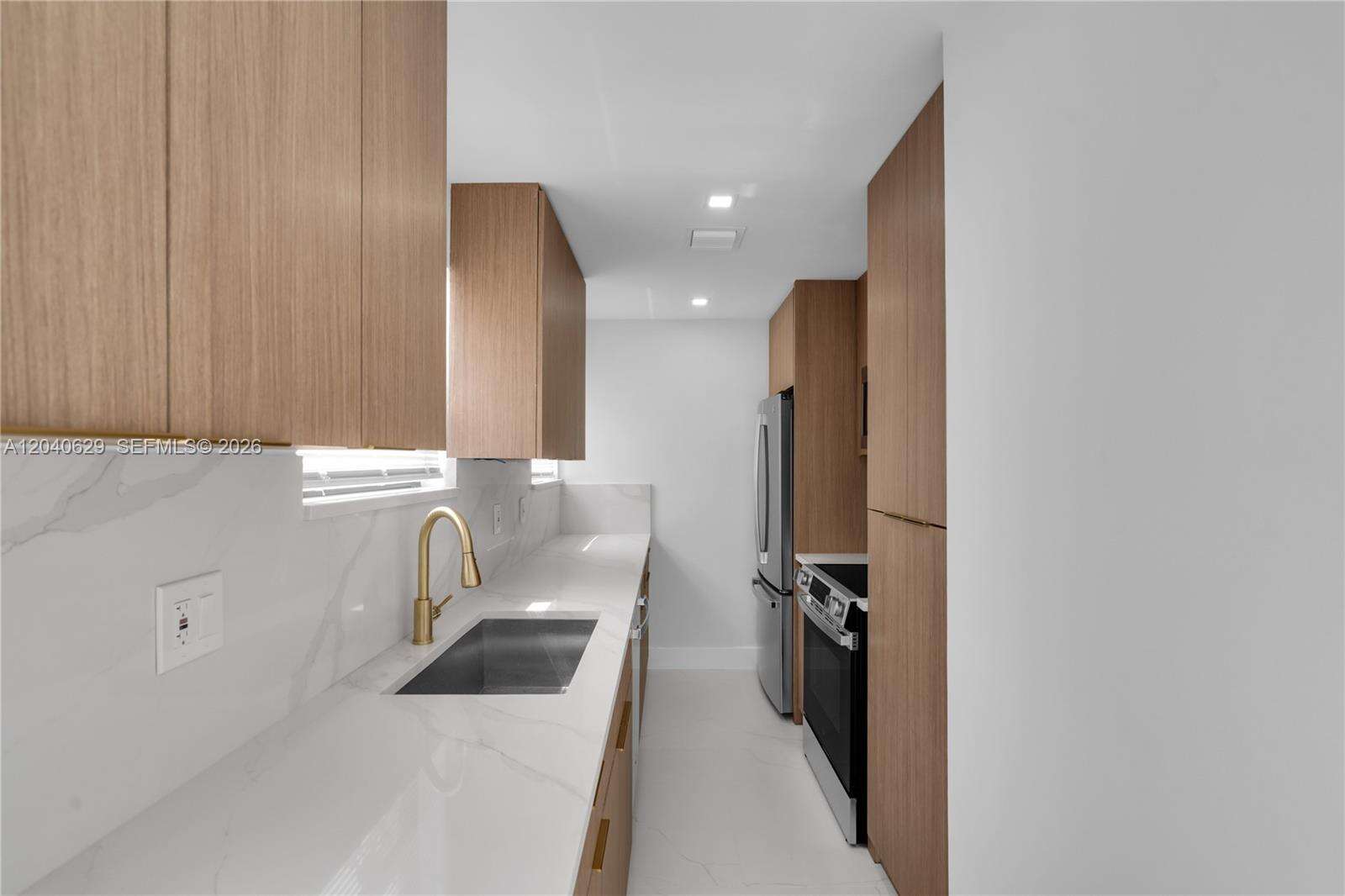337 28th St, Miami Beach, FL 33140 - For Sale photo 6