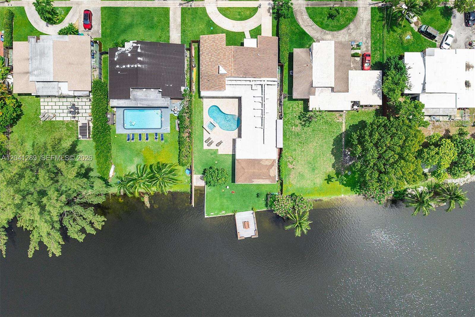 2531 195th St, Miami, FL 33180 - For Sale photo 2