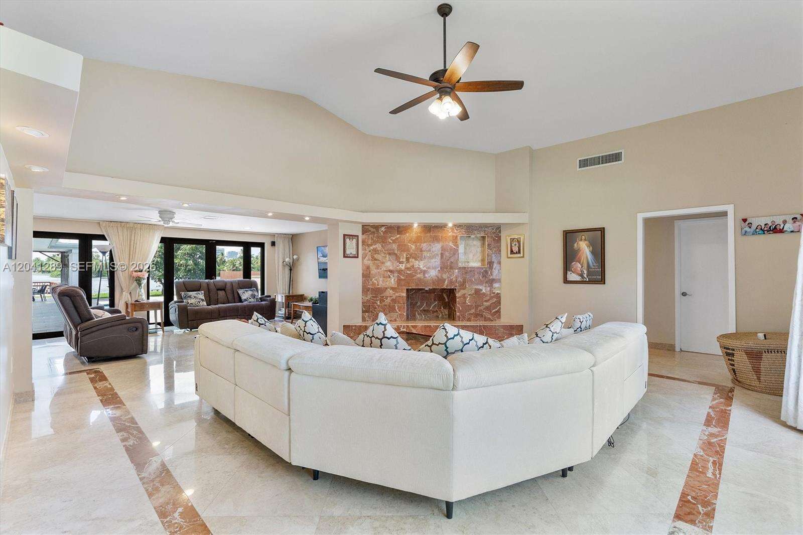 2531 195th St, Miami, FL 33180 - For Sale photo 17