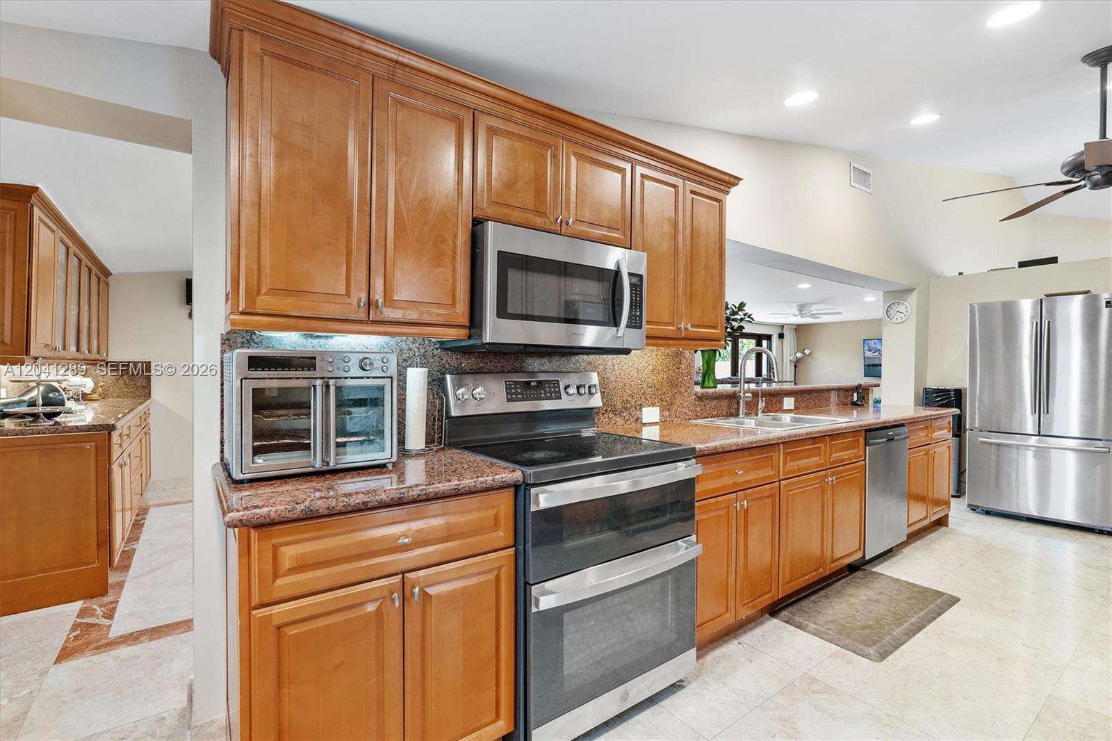 2531 195th St, Miami, FL 33180 - For Sale photo 28