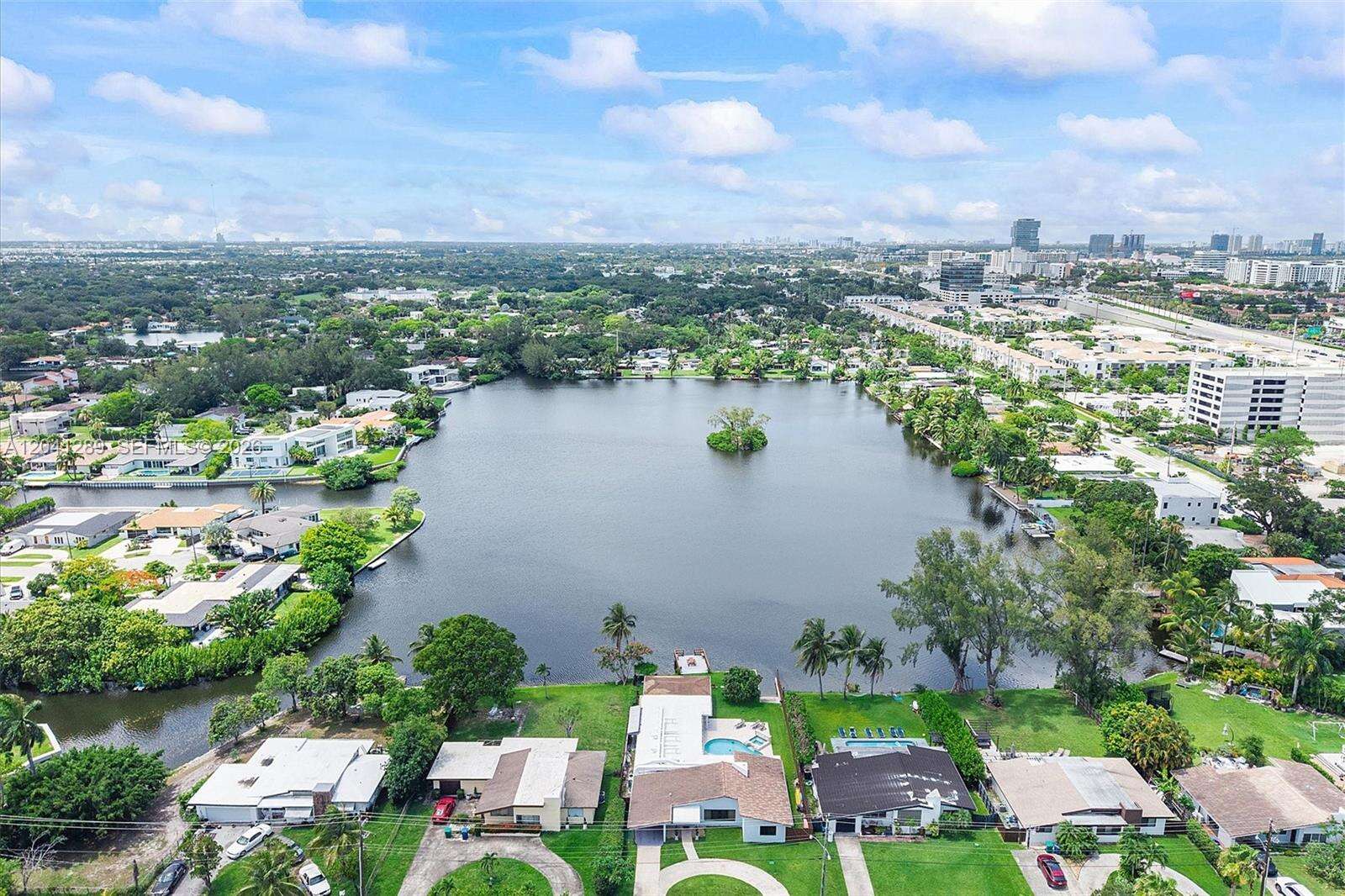 2531 195th St, Miami, FL 33180 - For Sale photo 7