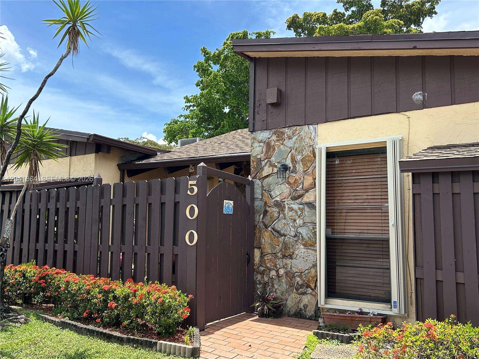 500 Briarwood Cir, Hollywood, FL 33024 - For Sale photo 3
