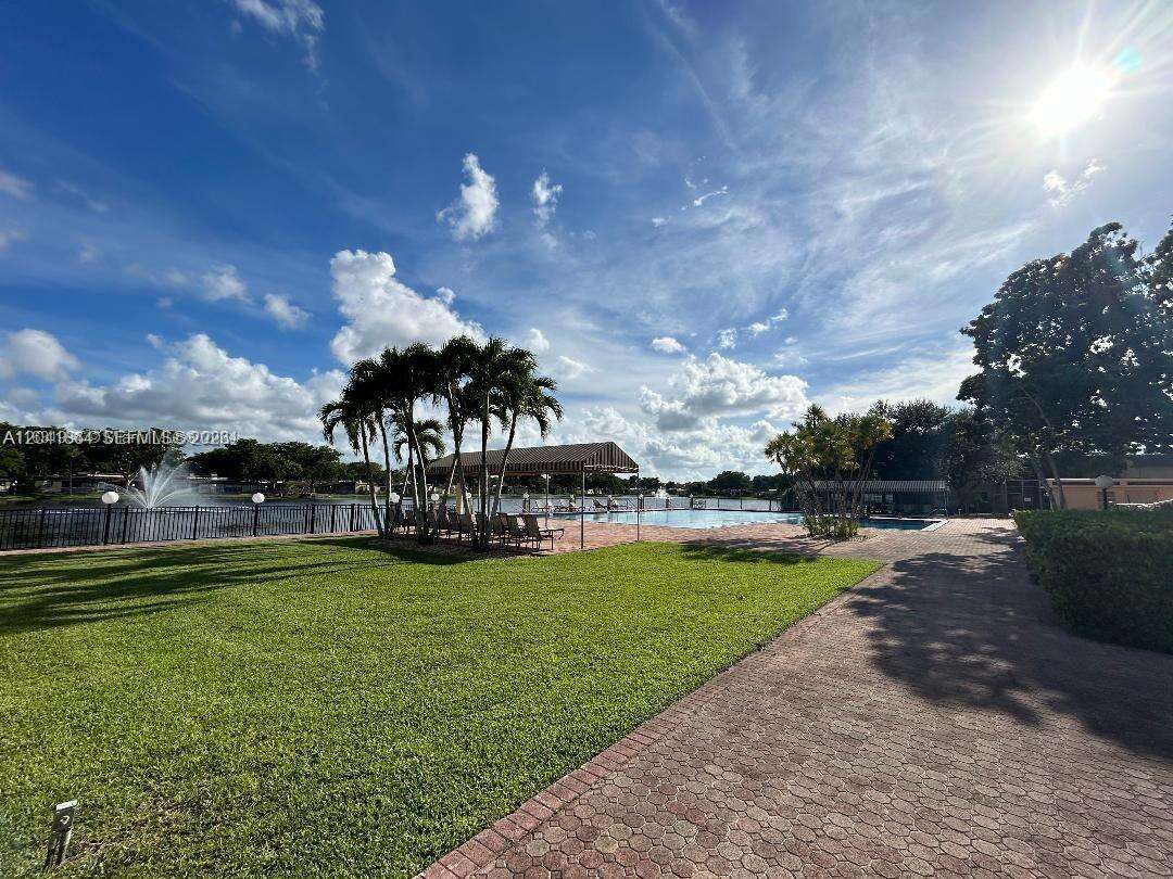 500 Briarwood Cir, Hollywood, FL 33024 - For Sale photo 23