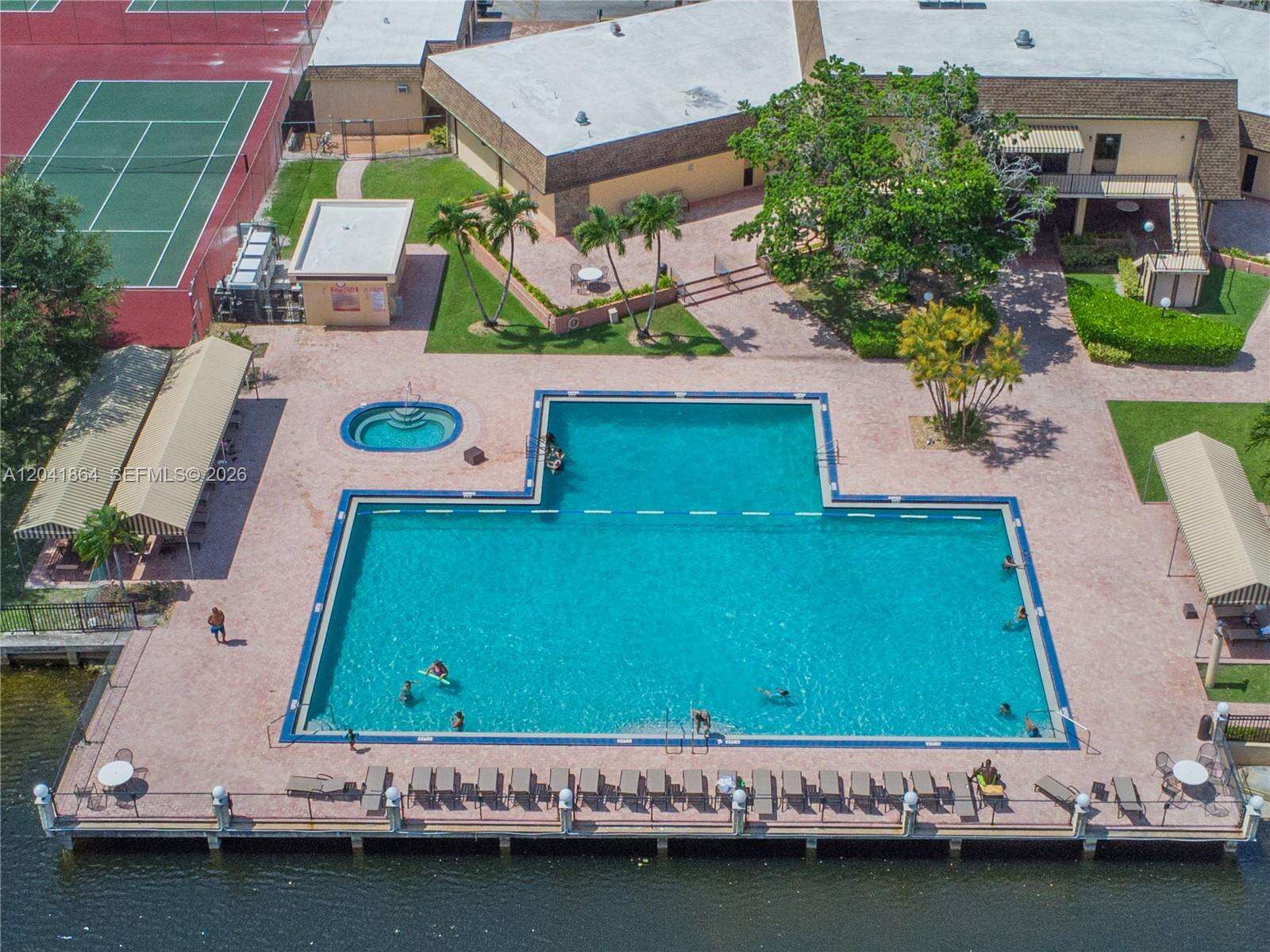 500 Briarwood Cir, Hollywood, FL 33024 - For Sale photo 32