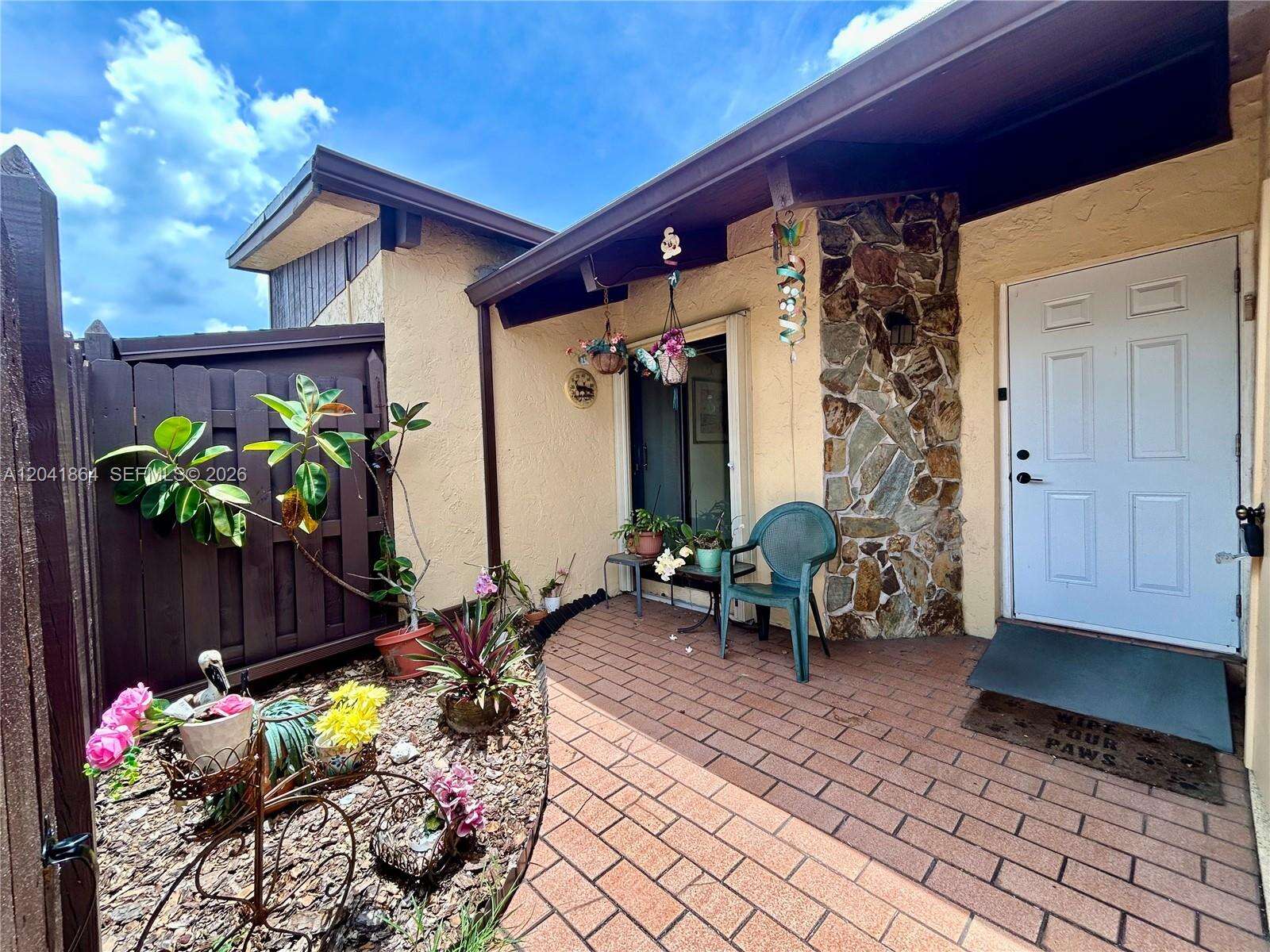 500 Briarwood Cir, Hollywood, FL 33024 - For Sale photo 5