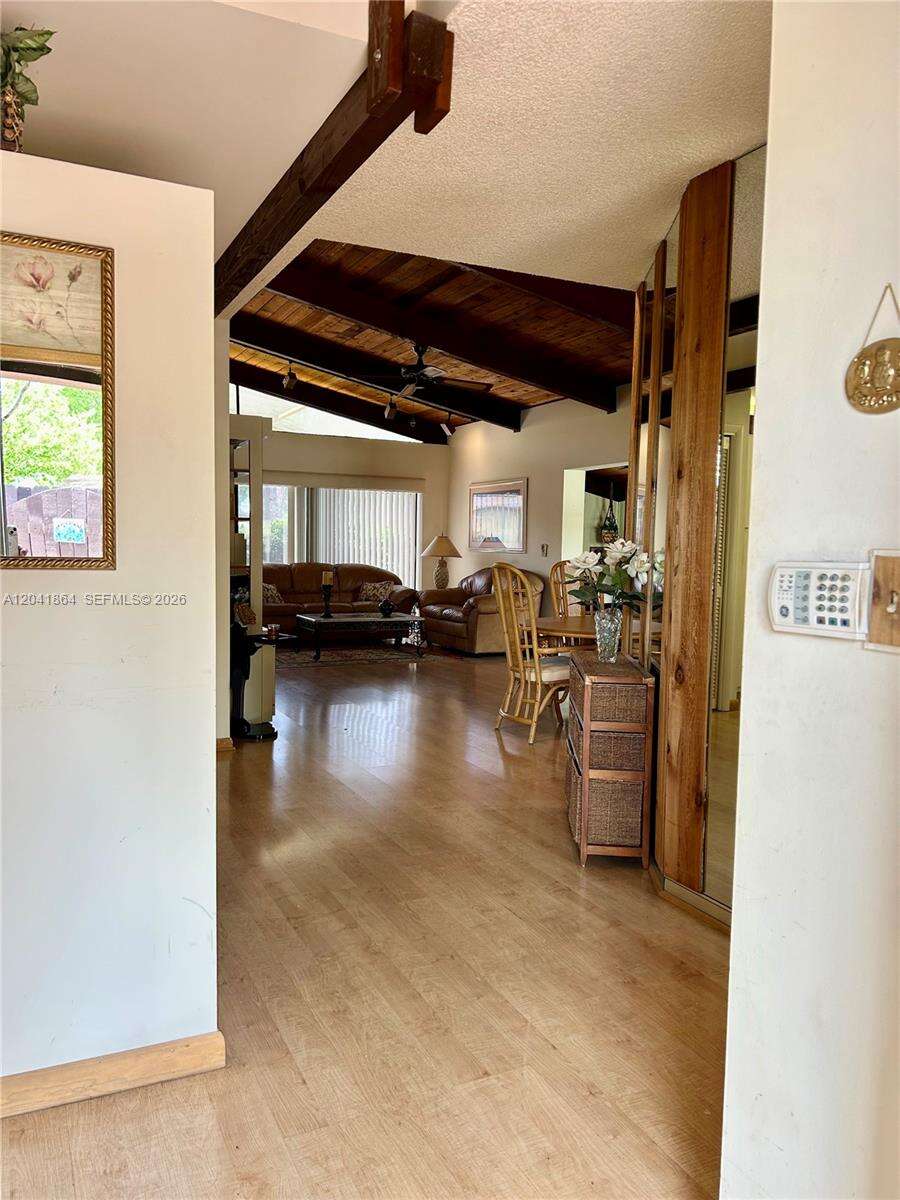 500 Briarwood Cir, Hollywood, FL 33024 - For Sale photo 6
