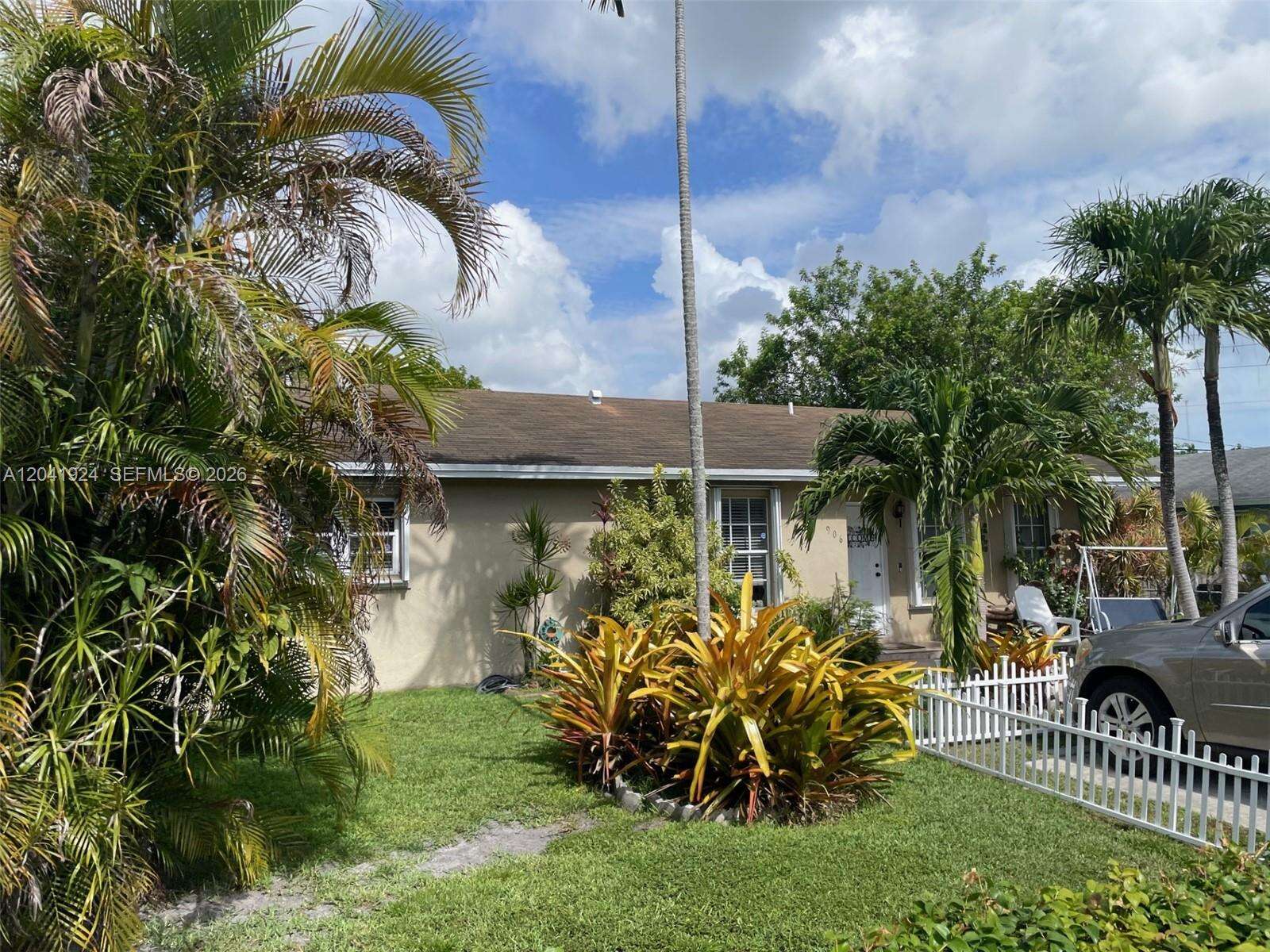 906 8th Ave, Hallandale Beach, FL 33009 - For Sale photo 2