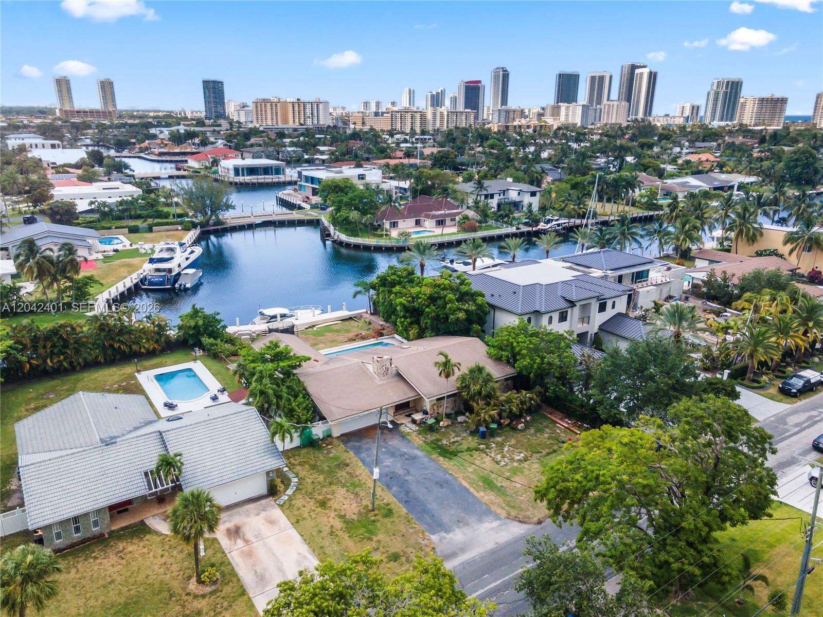 496 Holiday Dr, Hallandale Beach, FL 33009 - For Sale photo 10