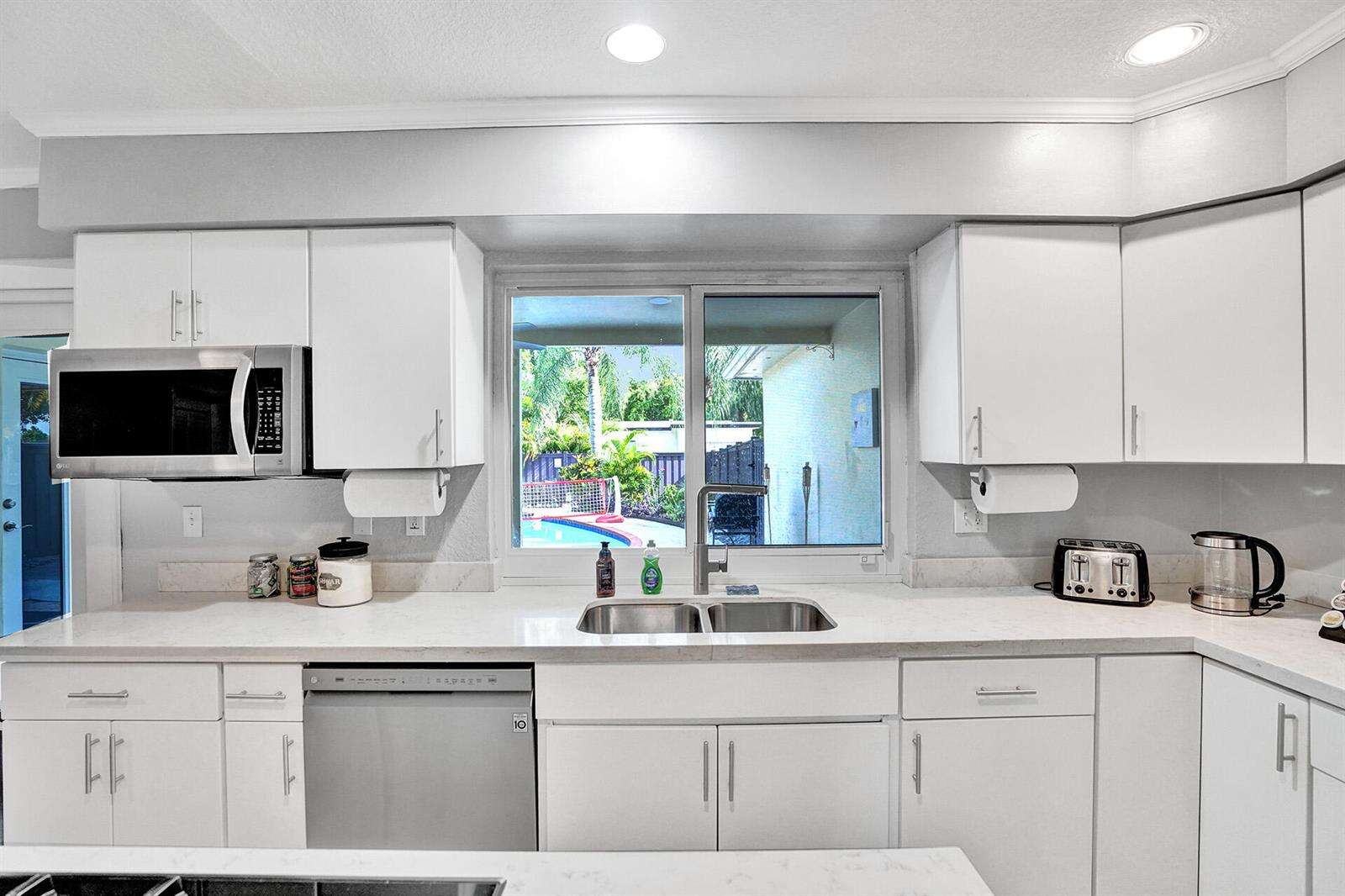 1516 Scott, Hollywood, FL 33020 - For Sale photo 14