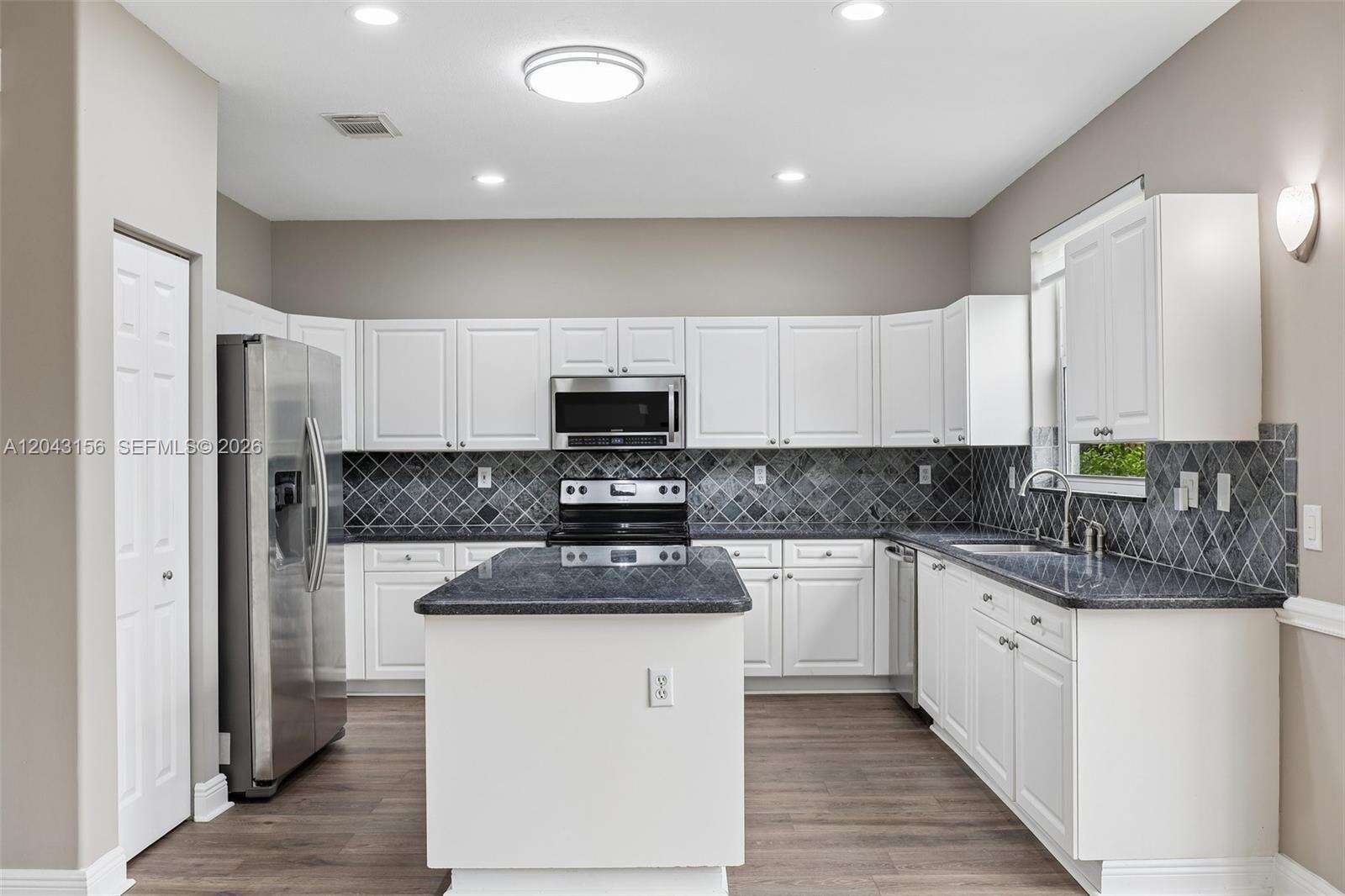 2162 77th Ter, Pembroke Pines, FL 33024 - For Sale photo 13