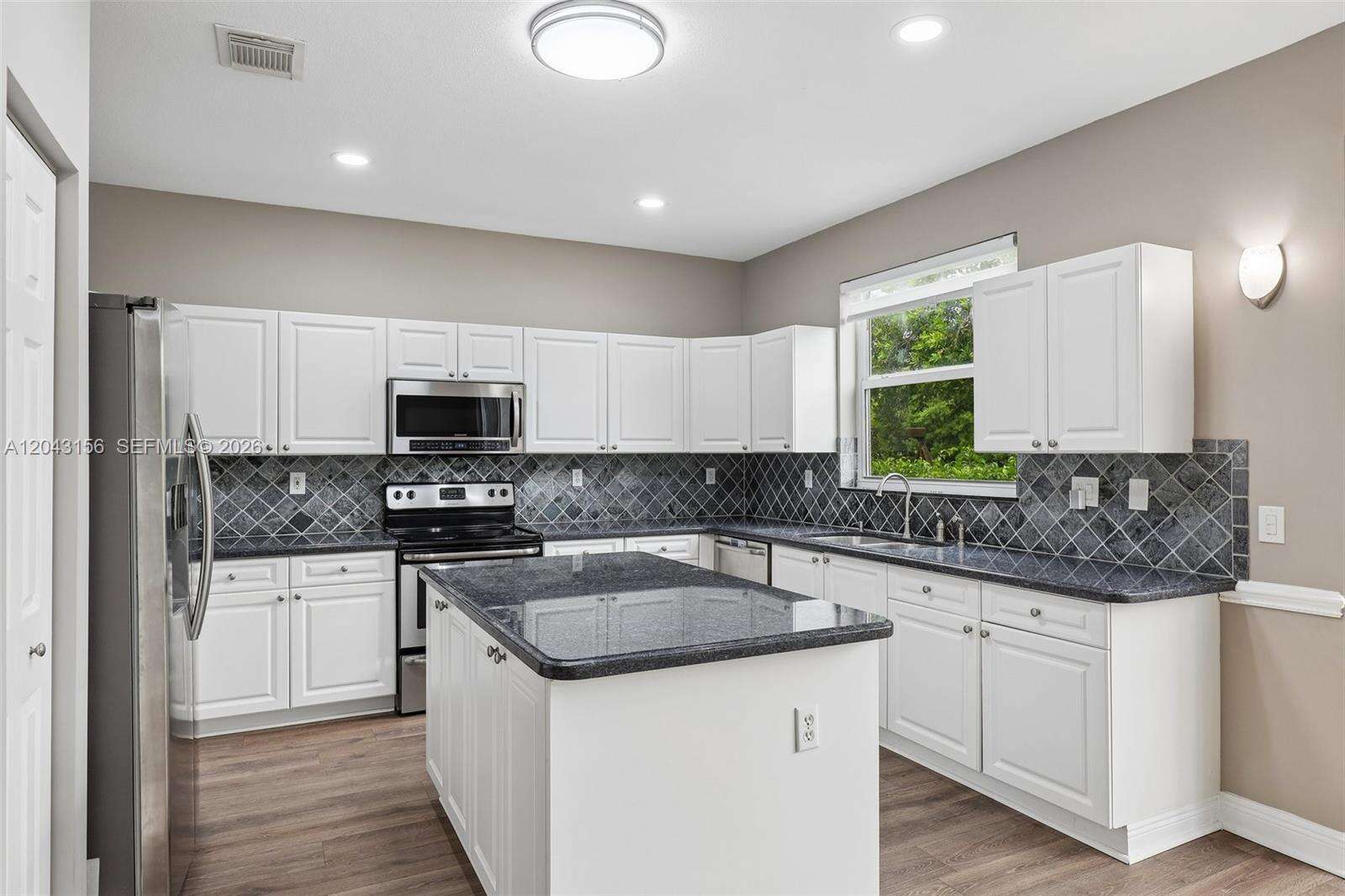 2162 77th Ter, Pembroke Pines, FL 33024 - For Sale photo 14
