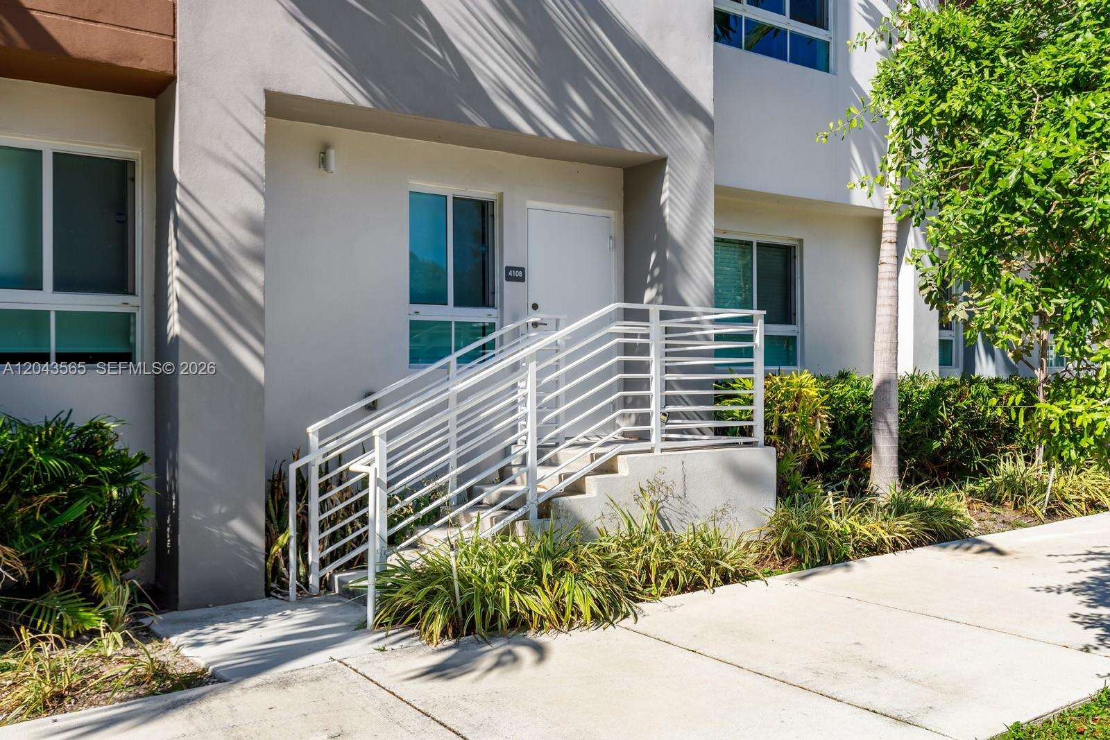 2505 193rd St, Miami, FL 33180 - For Sale photo 1