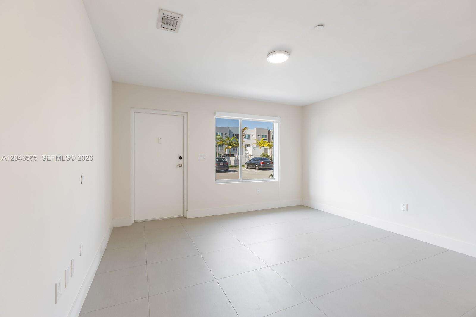 2505 193rd St, Miami, FL 33180 - For Sale photo 2