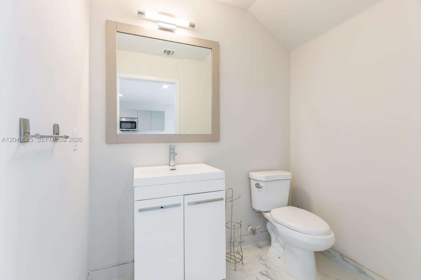 2505 193rd St, Miami, FL 33180 - For Sale photo 12