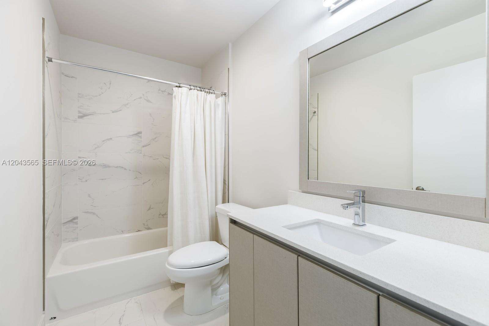 2505 193rd St, Miami, FL 33180 - For Sale photo 13