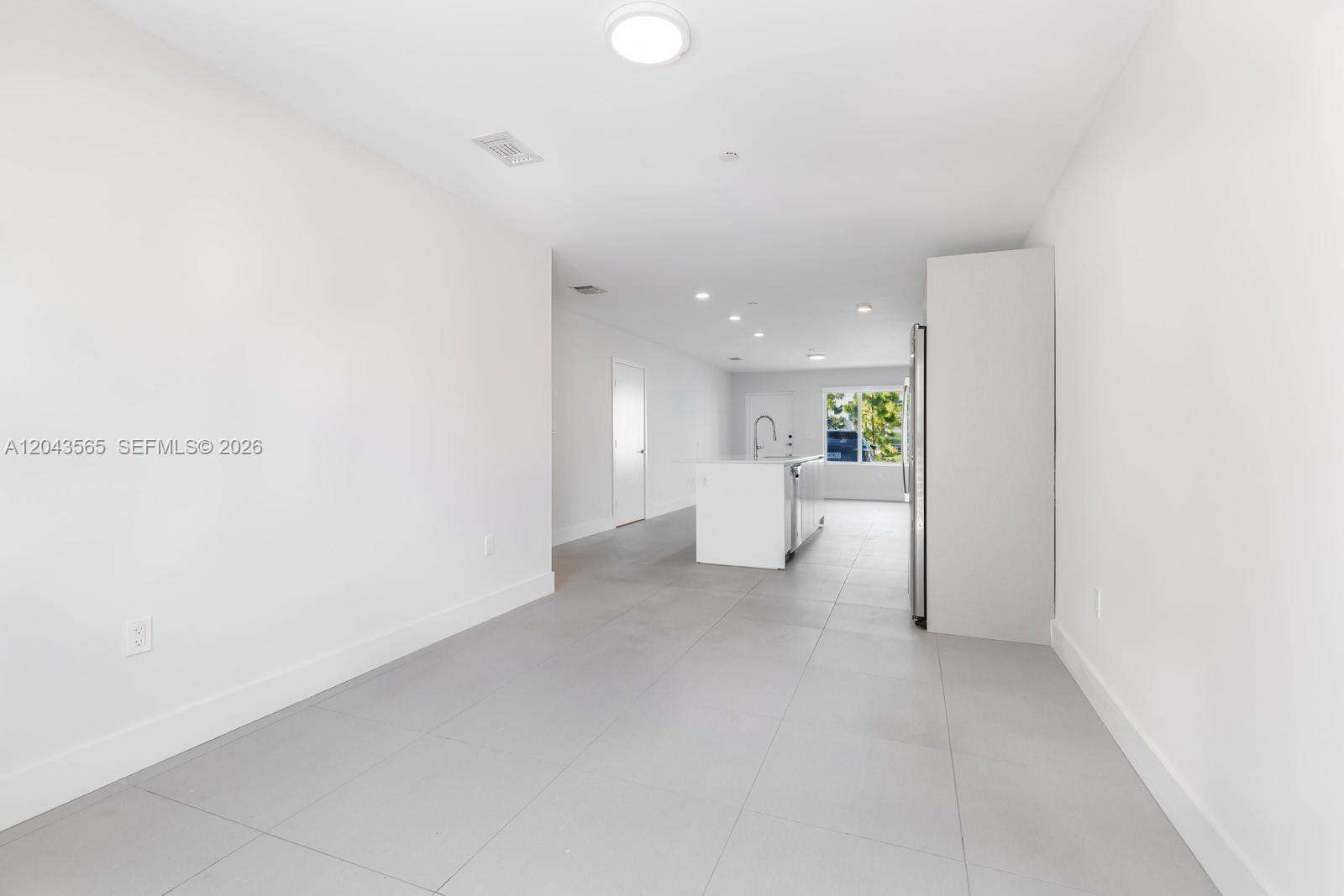 2505 193rd St, Miami, FL 33180 - For Sale photo 3