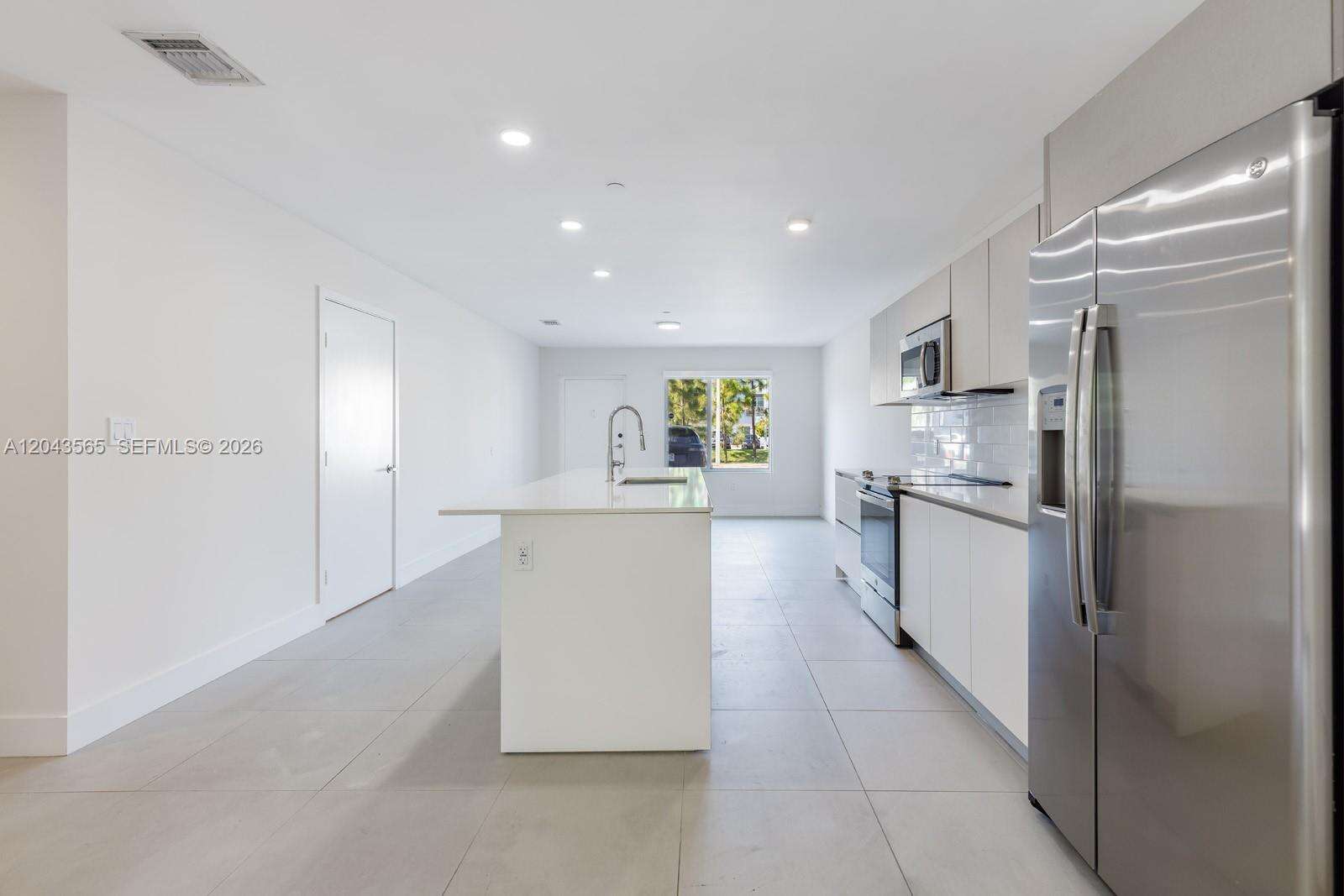 2505 193rd St, Miami, FL 33180 - For Sale photo 4