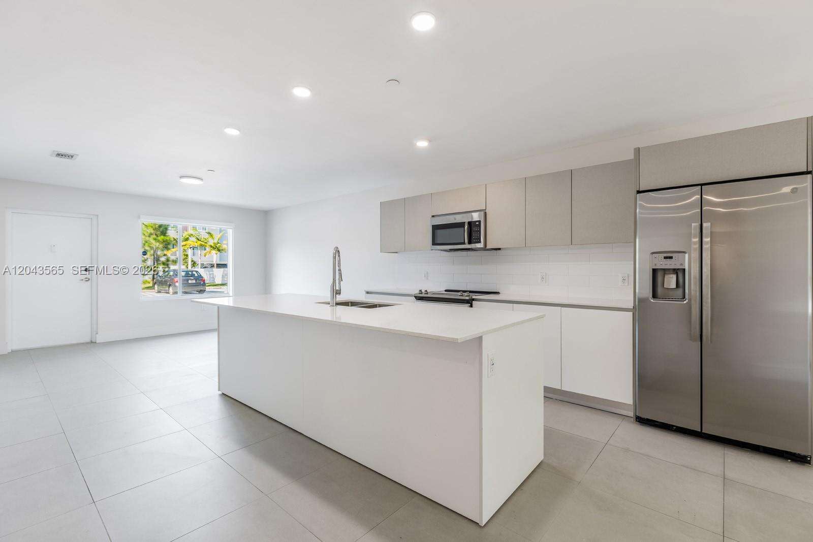 2505 193rd St, Miami, FL 33180 - For Sale photo 5