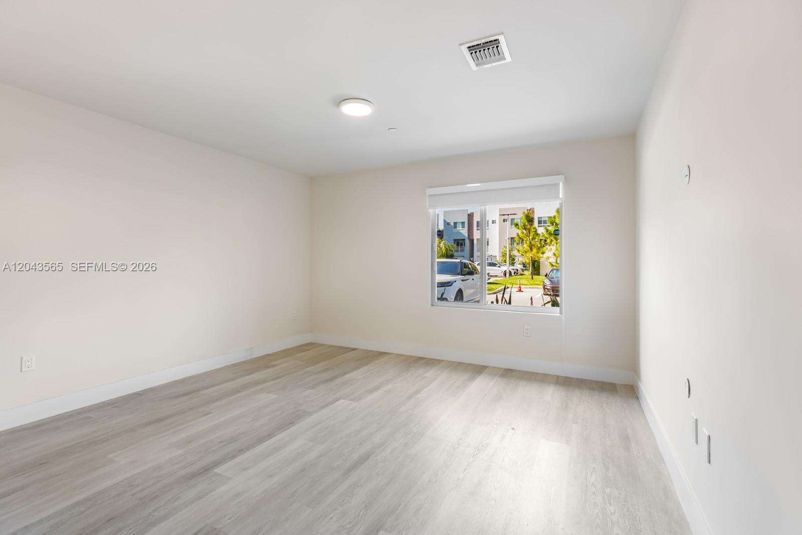 2505 193rd St, Miami, FL 33180 - For Sale photo 9