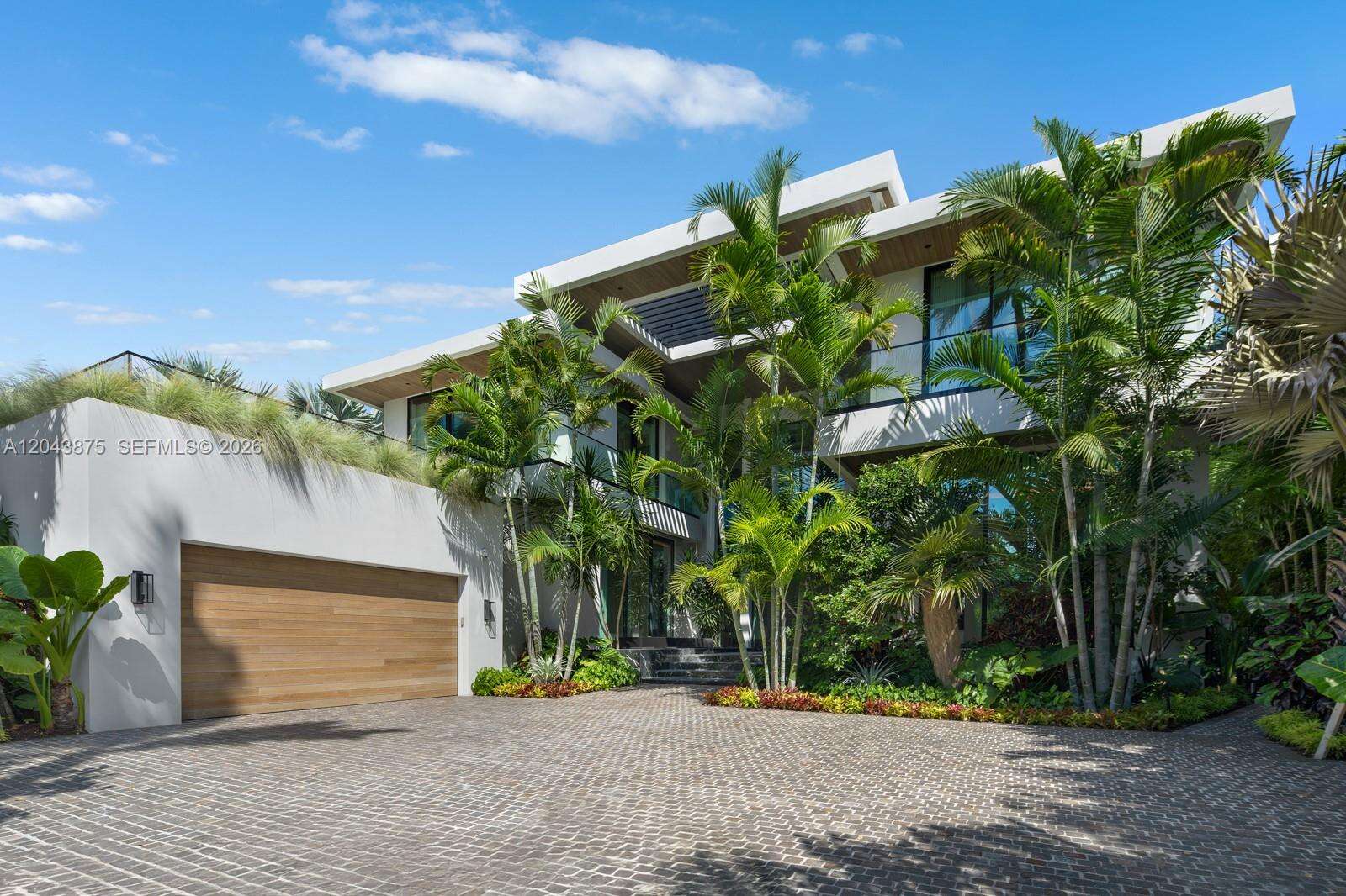 58 La Gorce Cir, Miami Beach, FL 33141 - For Sale photo 2