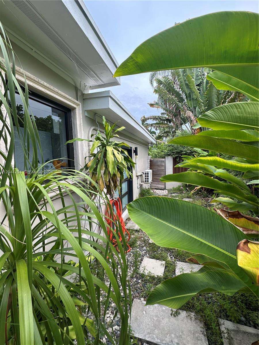 1338 Venetian Way, Miami, FL 33139 - For Sale photo 2