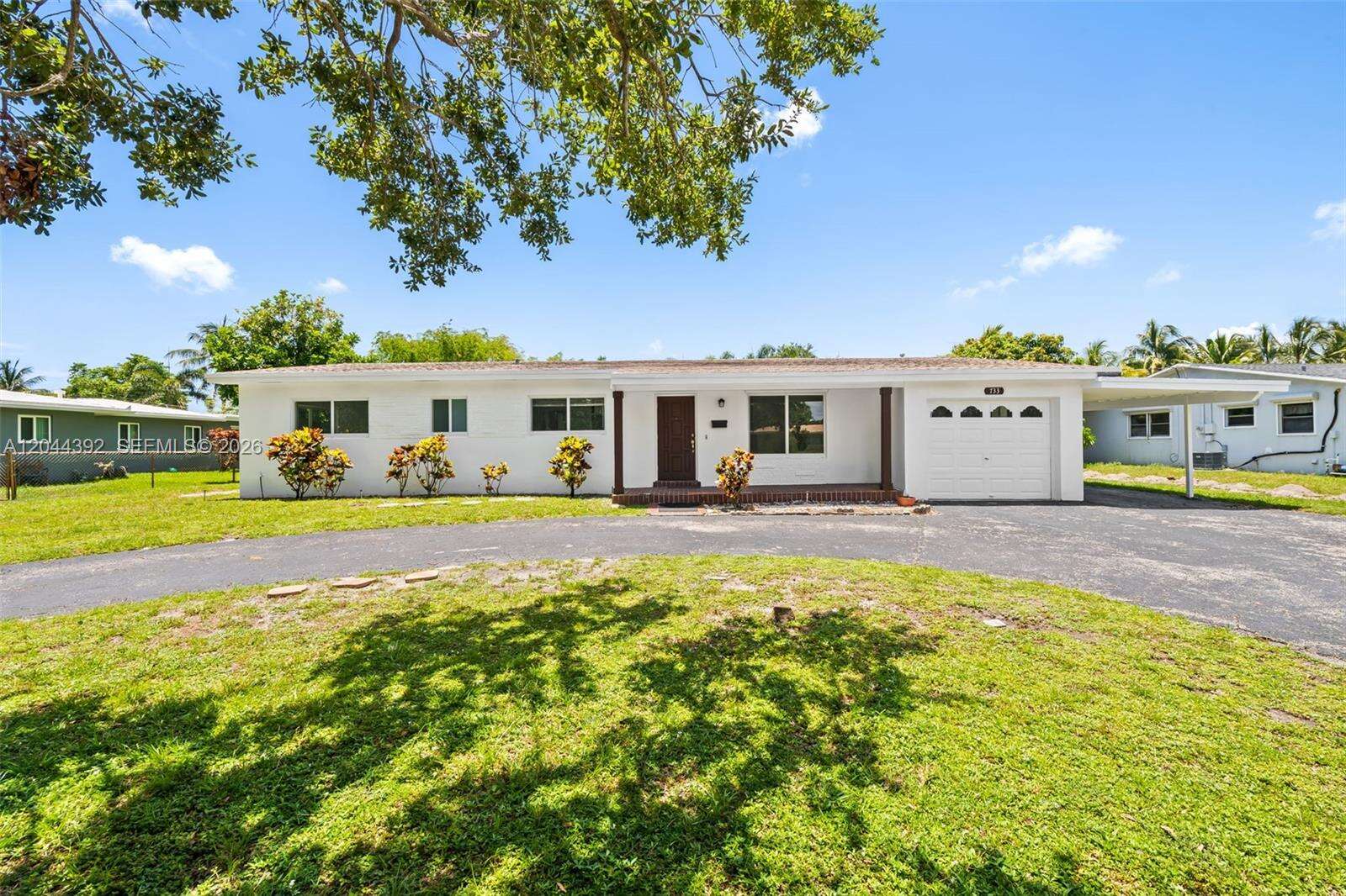 733 Rainbow Dr, Hollywood, FL 33021 - For Sale photo 2