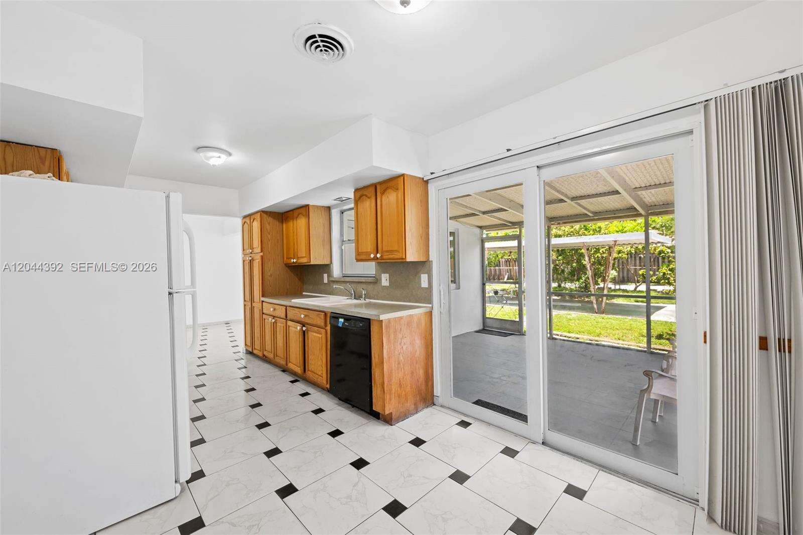 733 Rainbow Dr, Hollywood, FL 33021 - For Sale photo 11