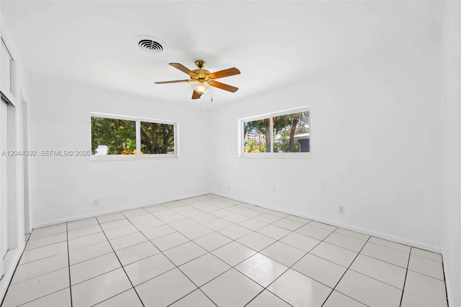 733 Rainbow Dr, Hollywood, FL 33021 - For Sale photo 12