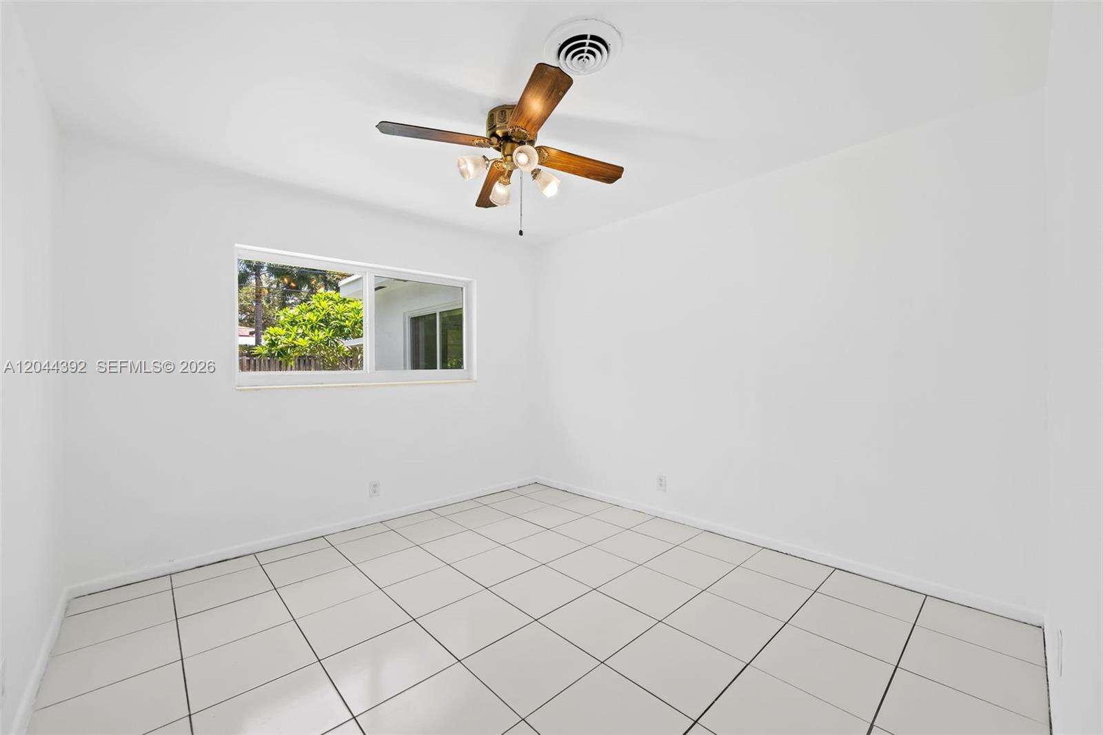 733 Rainbow Dr, Hollywood, FL 33021 - For Sale photo 15