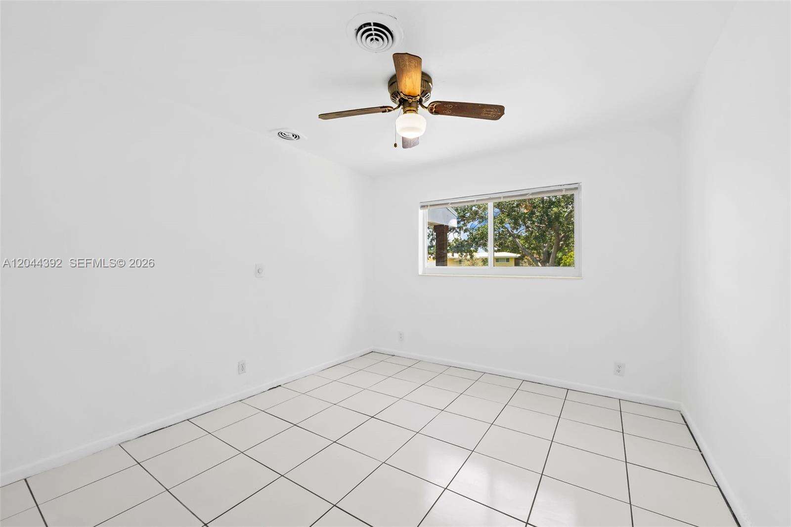 733 Rainbow Dr, Hollywood, FL 33021 - For Sale photo 16