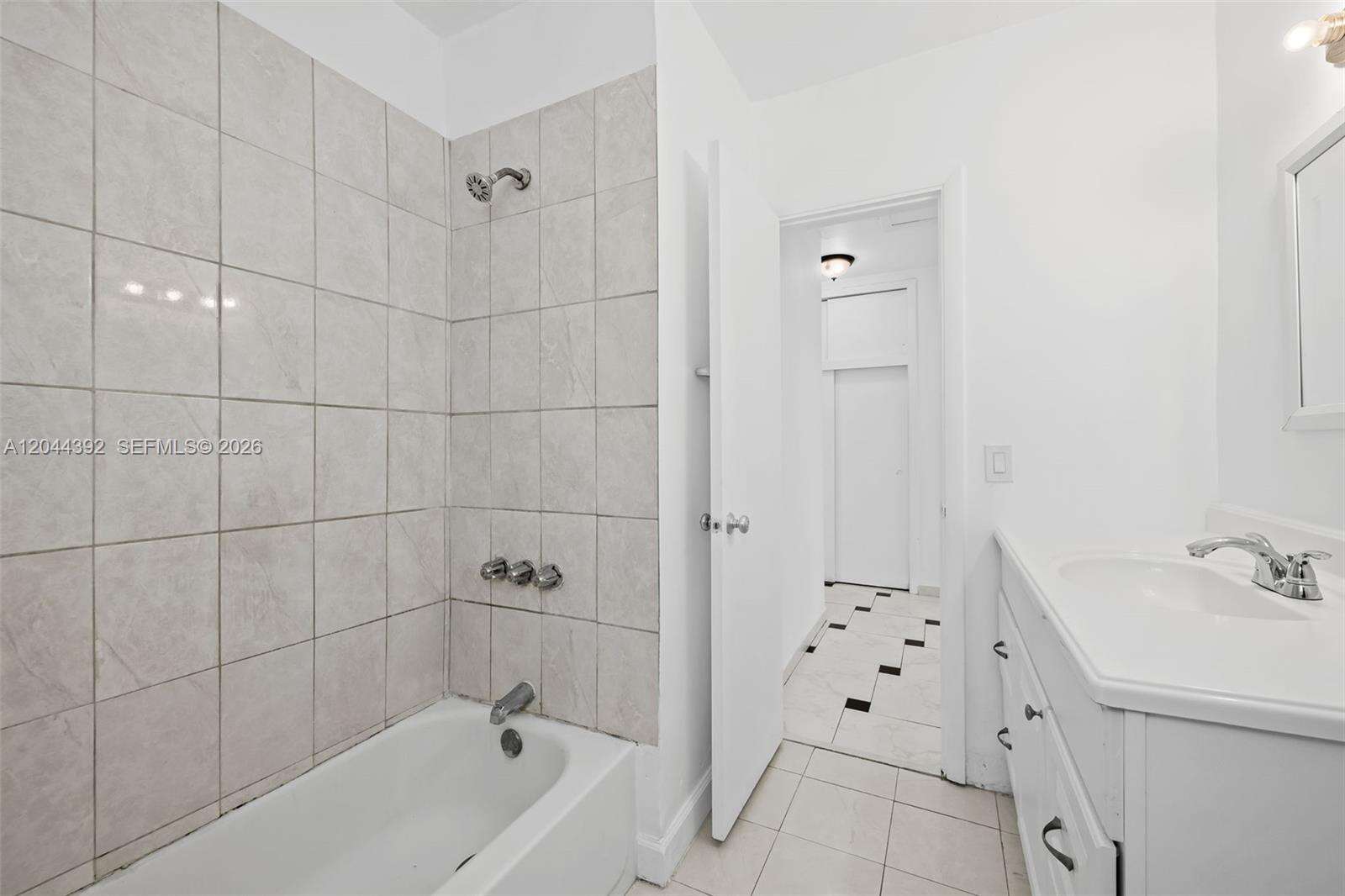 733 Rainbow Dr, Hollywood, FL 33021 - For Sale photo 18
