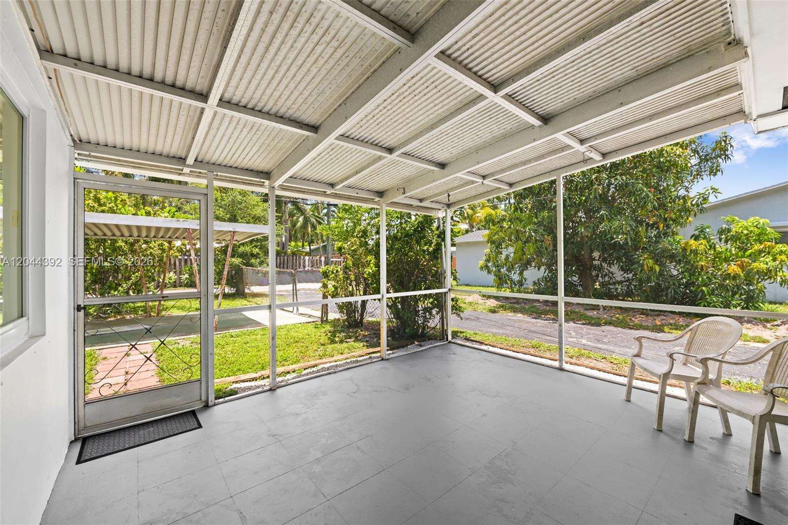 733 Rainbow Dr, Hollywood, FL 33021 - For Sale photo 23