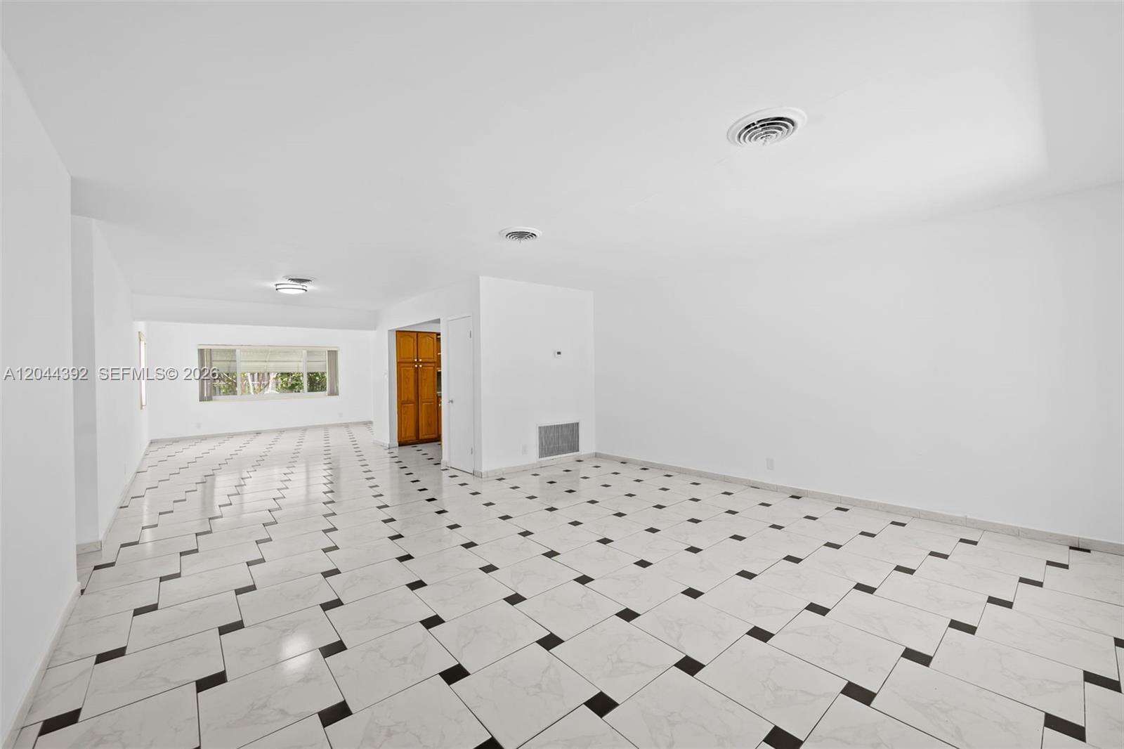 733 Rainbow Dr, Hollywood, FL 33021 - For Sale photo 4
