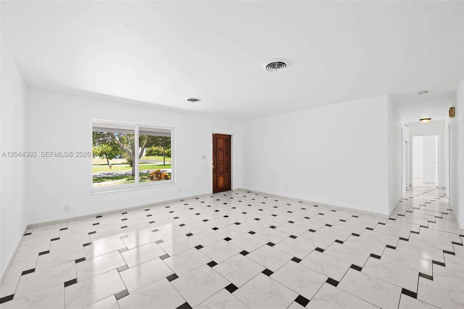 733 Rainbow Dr, Hollywood, FL 33021 - For Sale photo 5